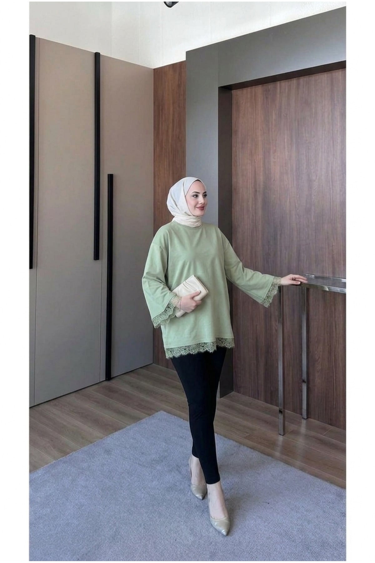 Dantel Detaylı Geniş Kol Bluz
