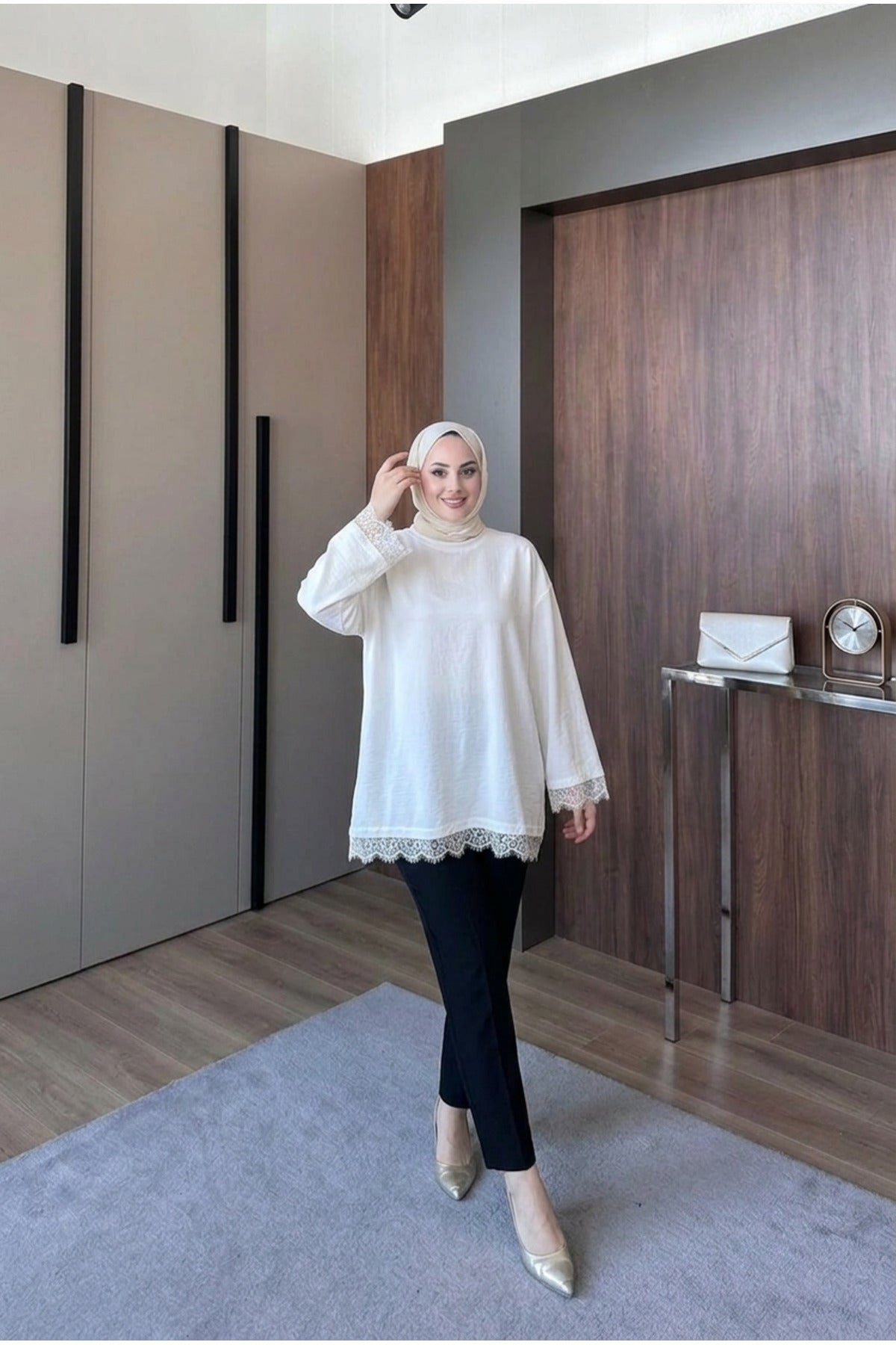 Dantel Detaylı Geniş Kol Bluz