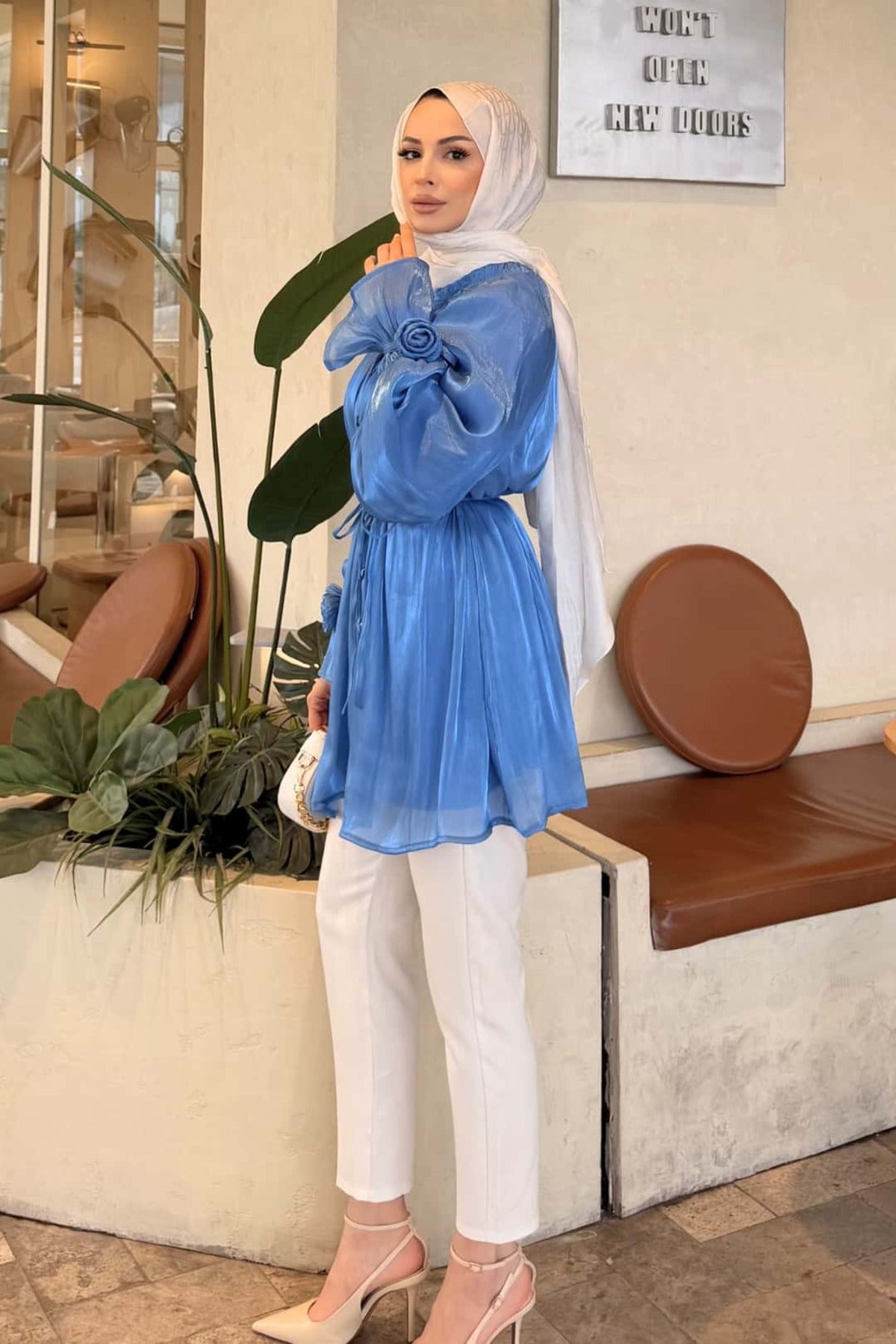 Kolları Gül Detaylı Organze Tunik