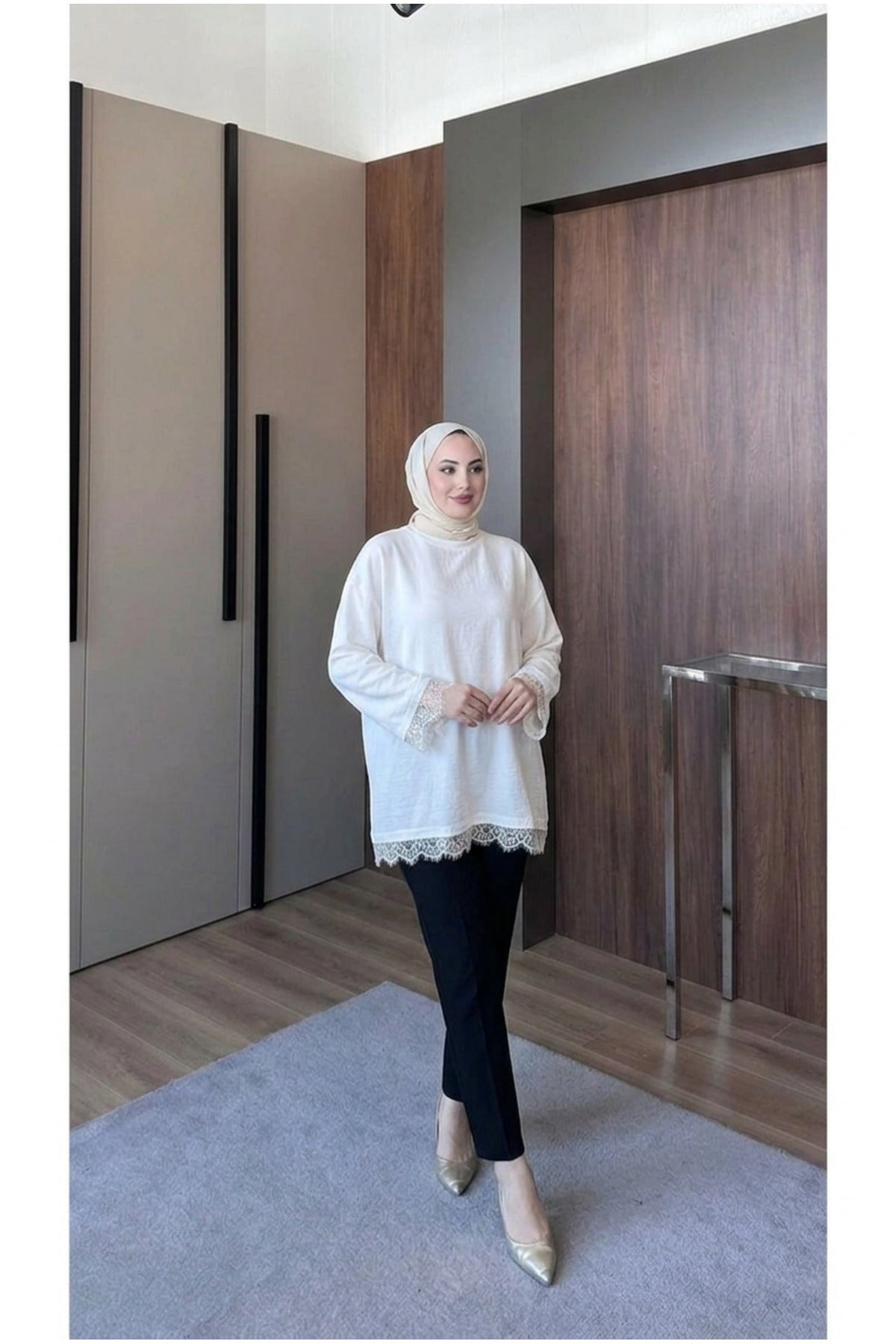 Dantel Detaylı Geniş Kol Bluz