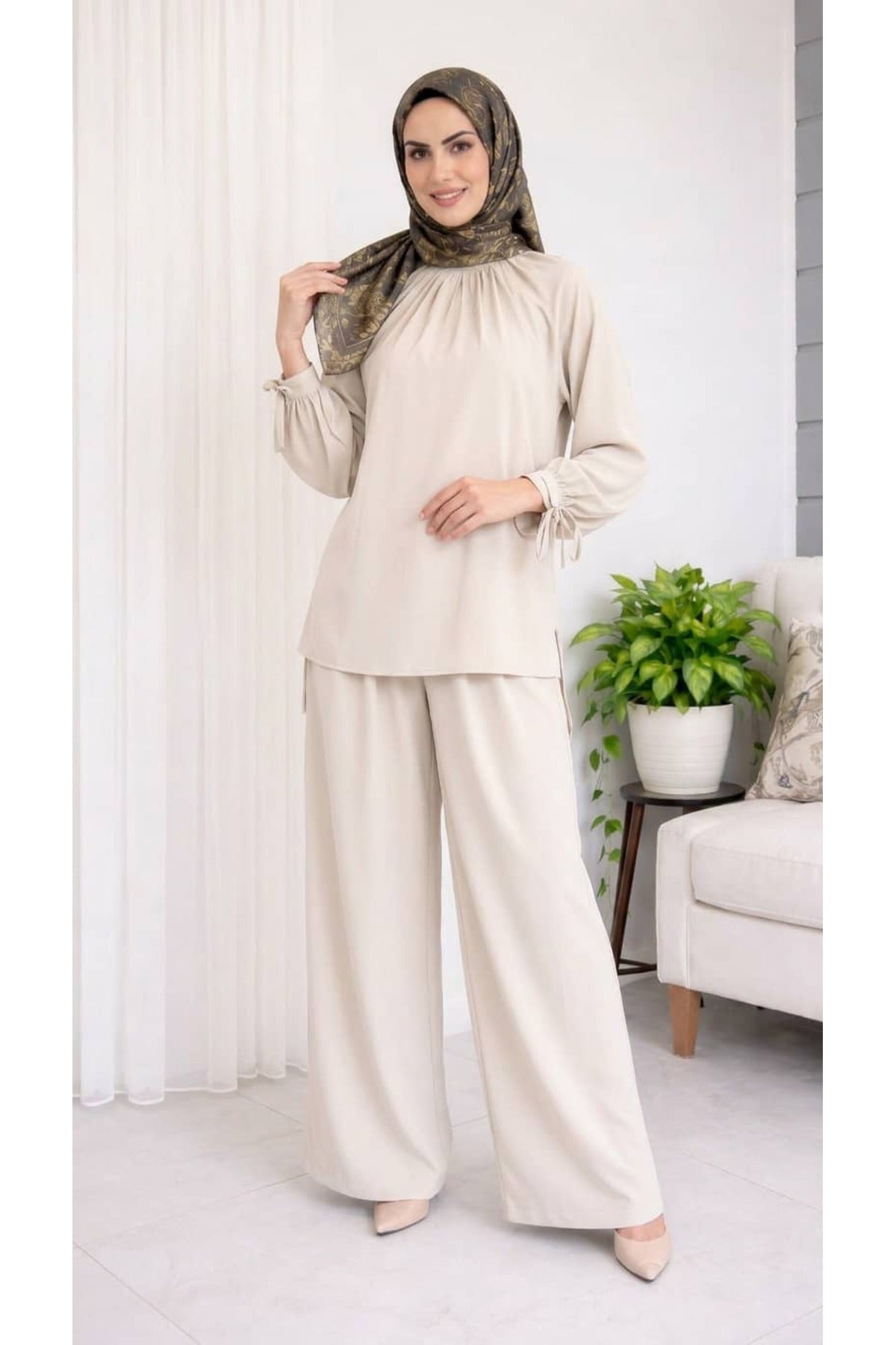 Kolları Bağlamalı Tunik ve Piliseli Geniş Paça Pantolon Takımı